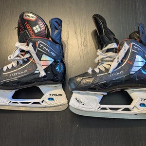 True Hockey Skates Regular Width 6 (Used)