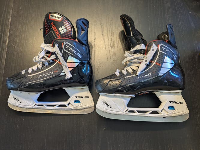 True Hockey Skates Regular Width 6 (Used)