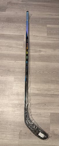 Intermediate Bauer Nexus Tracer Right Handed Hockey Stick P28 (New)