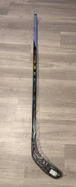 Intermediate Bauer Nexus Tracer Right Handed Hockey Stick P28 (New)