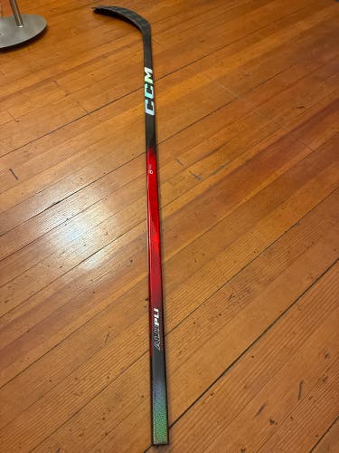 Intermediate CCM JetSpeed FT8 Pro Right Handed Hockey Stick P29 (Used)