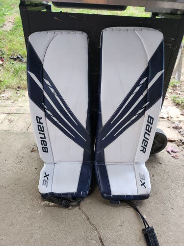 Int. Large Bauer Vapor 3X Goalie Leg Pads