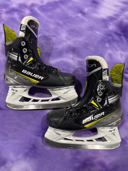 Junior Bauer Vapor X4 Hockey Skates Regular Width Size 1.5 (Used)