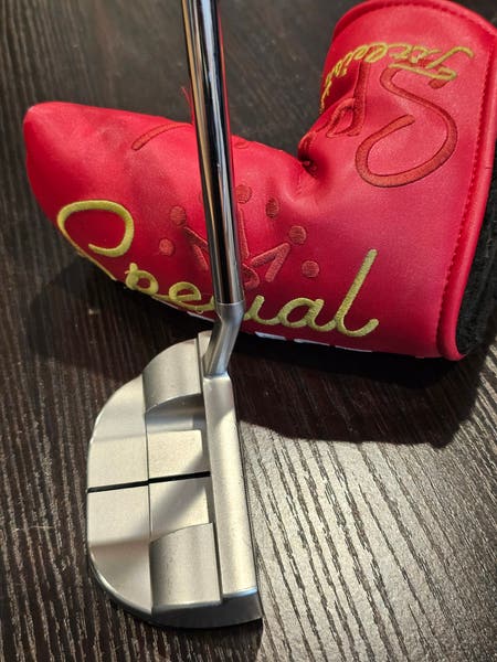RIGHT HAND SCOTTY CAMERON SPECIAL SELECT FASTBACK 1.5 GOLF PUTTER