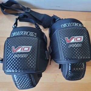 Vaughn v10 knee pads like new. With garter belt bauer new