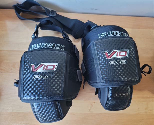 Vaughn v10 knee pads like new. With garter belt bauer new