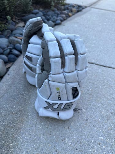 STX Cell vi Lacrosse Gloves Medium (Used)