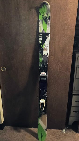 2015 172 cm Atomic Automatic Skis With Bindings Max Din 11 (Used