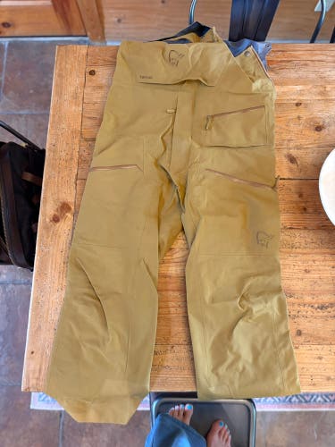 Medium/Large Men's Norrona Pants (Used)