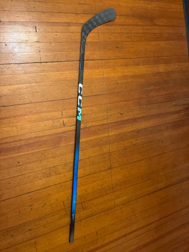 Intermediate CCM JetSpeed FT8 Pro Right Handed Hockey Stick P29 (Used)