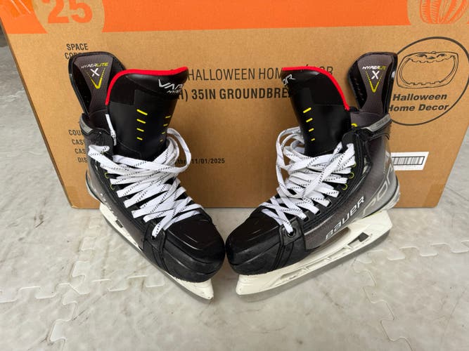 Bauer Vapor Hyperlite Hockey Skates 8.5 (Used)