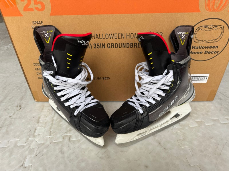Bauer Vapor Hyperlite Hockey Skates 8.5 (Used)