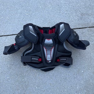 Medium Junior CCM JetSpeed FT390 Shoulder Pads (Used)