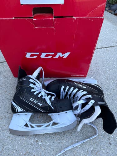 CCM Tacks 9040 Hockey Skates Regular Width Size 1 (Used)