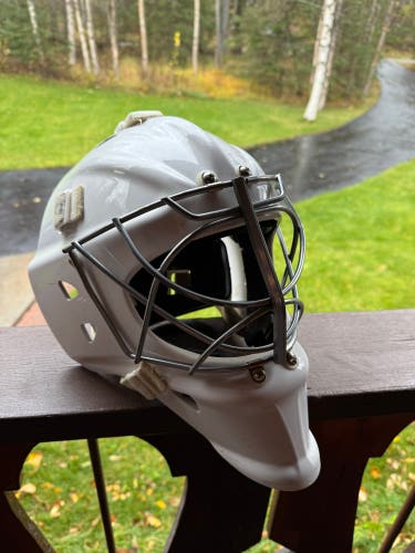 Senior Large Wall W4 Goalie Mask (Used)