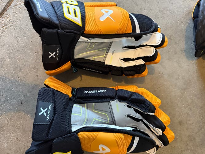 Bauer Vapor Hyperlite Gloves 14" (Used)