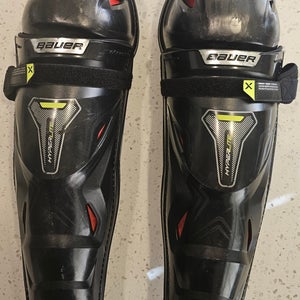 Used SR Bauer Vapor Hyperlite 17" Shin guards (Left one has small crack/ defect)