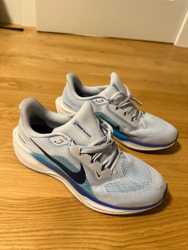 Blue Men's Size M 9.5 (W 10.5) Adult Nike Shoes (Used)