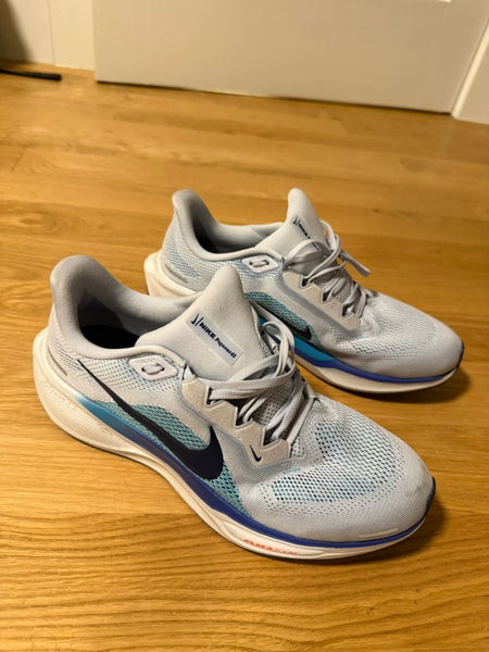 Blue Men's Size M 9.5 (W 10.5) Adult Nike Shoes (Used)