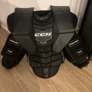 CCM R1.9 intermediate goalie chest protector