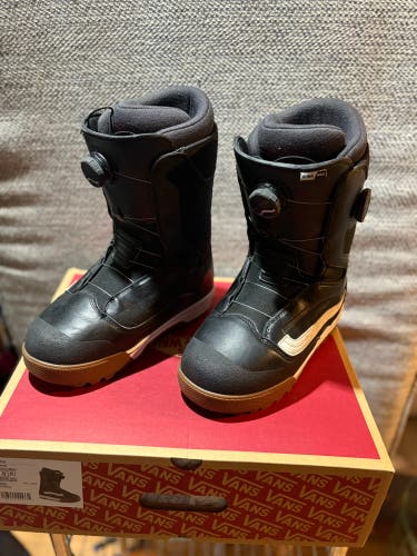 Unisex Size M 11.0 (W 12.0) Vans Aura pro Snowboard Boots Medium Flex All Mountain (Used)