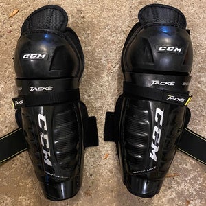 Junior CCM Tacks 9550 11" Shin Pads (Used)