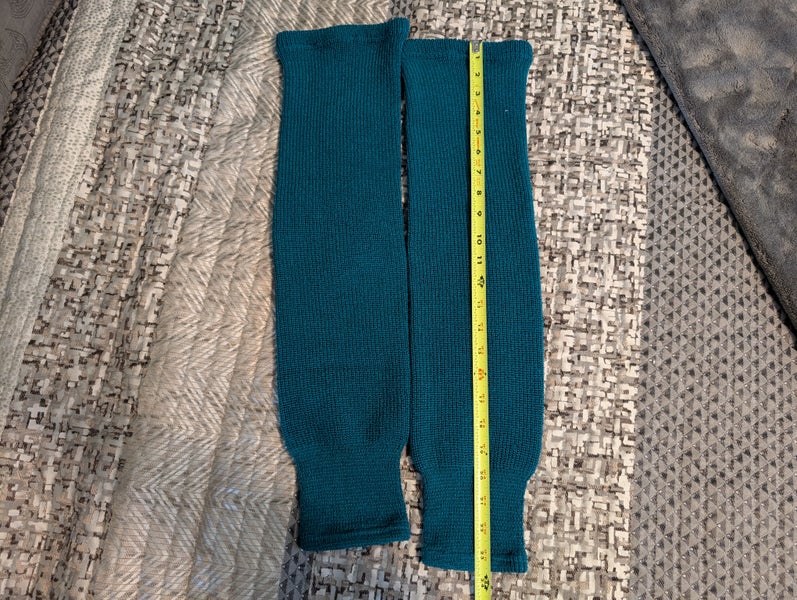 Youth Small Teal Knot Socks