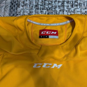 Yellow Small Men's CCM Jersey (Used)