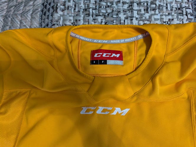 Yellow Small Men's CCM Jersey (Used)
