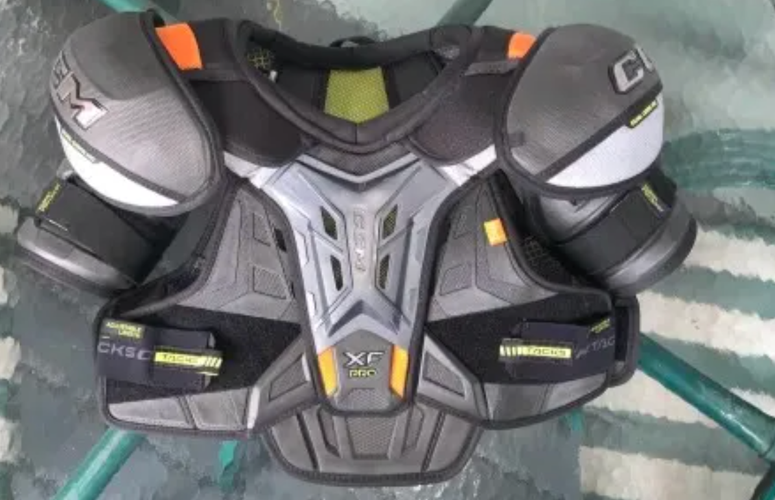Large Senior CCM XF Pro Shoulder Pads (Used)