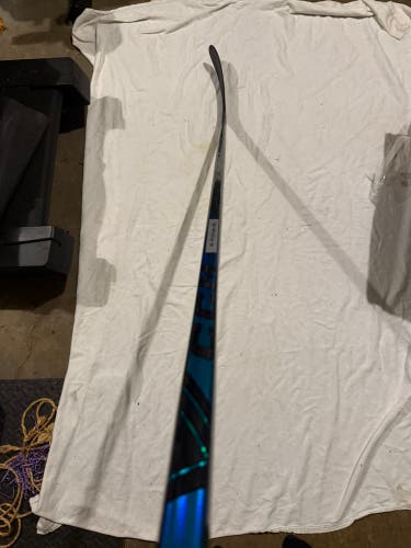 Senior CCM Vizion Right Handed Hockey Stick P28 (New)