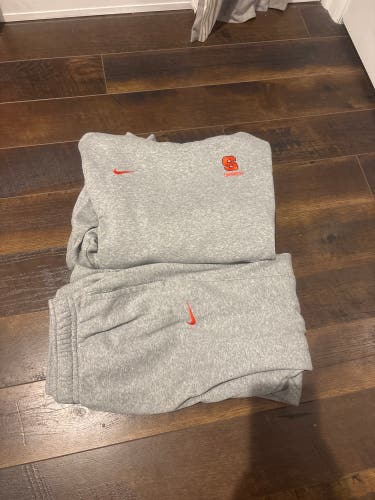 Gray Men's Large Nike Sweatshirt (Used)