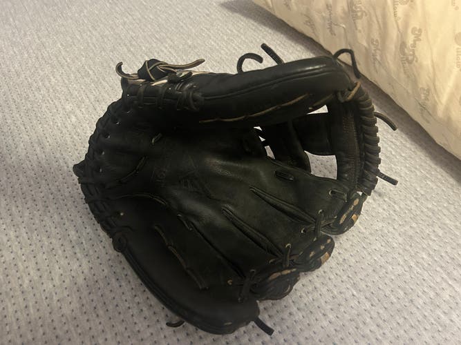 2022 Wilson A2000 RH Infield Baseball Glove 11.5" (Used)