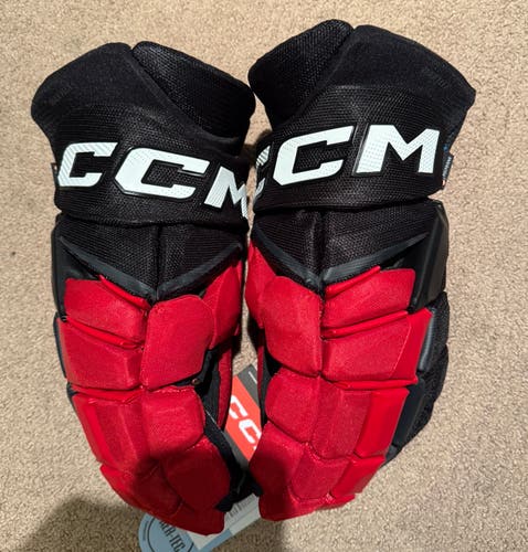 CCM Jetspeed FT8 Pro Gloves 15" (New)