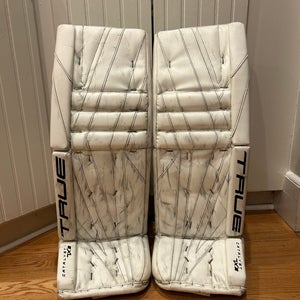 31" True Catalyst 7X3 Goalie Leg Pads (Used)