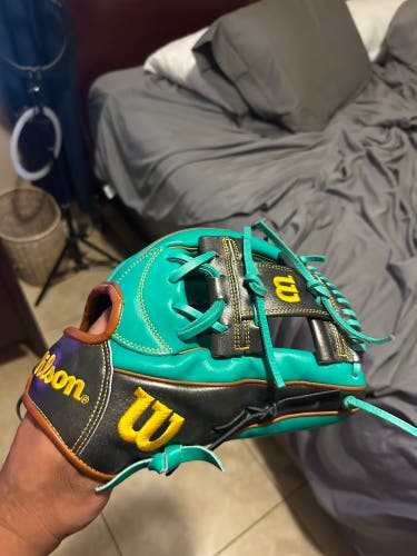 Wilson A2000 RH Baseball Glove 11.75" (New)