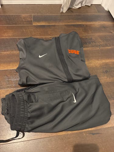 Gray Men's Large Nike Sweatshirt (Used)