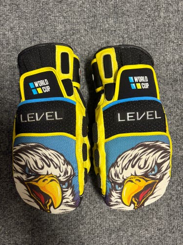 Small / Medium Adult Unisex Level Gloves (New)