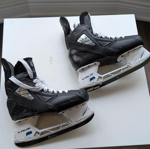 2024 True SVH Pro Hockey Skates 7 (Used)