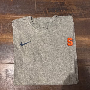 Gray Large Adult Unisex Nike Dri-Fit Shirt (Used)
