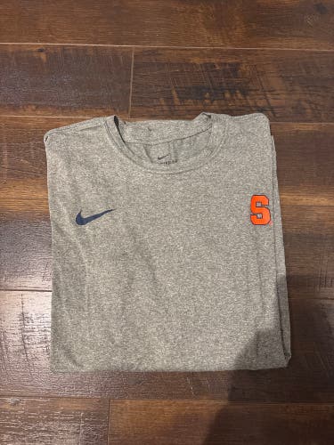 Gray Large Adult Unisex Nike Dri-Fit Shirt (Used)