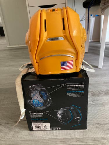 Medium Bauer Re-Akt 150 Helmet (Used)