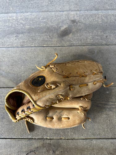 Wilson Kids A2161 Fred Lynn Pro Model Dual Hinge Baseball Glove RHT Vintage 12"