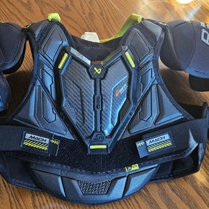 Medium Junior Bauer Supreme Mach Shoulder Pads (Used)