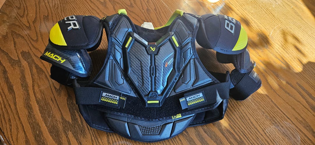 Medium Junior Bauer Supreme Mach Shoulder Pads (Used)