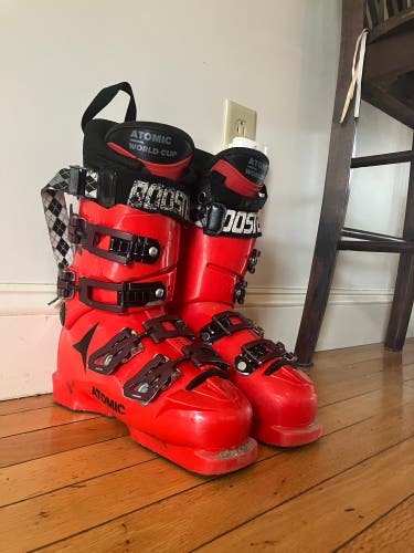 Mondo 24 & 24.5 Atomic Ski Boots Soft Flex (Used)