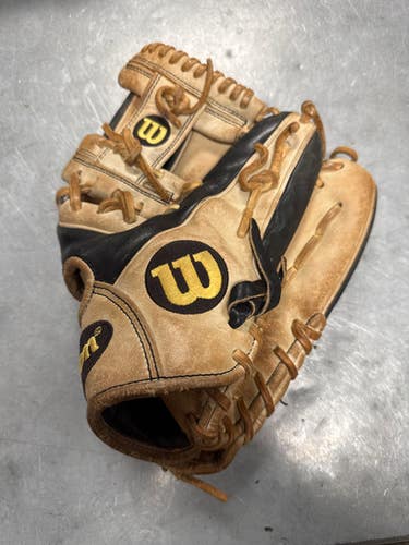 Used Wilson A2000 BB/SB Glove RH Throw Black 11 1/2" 11793-S000256970