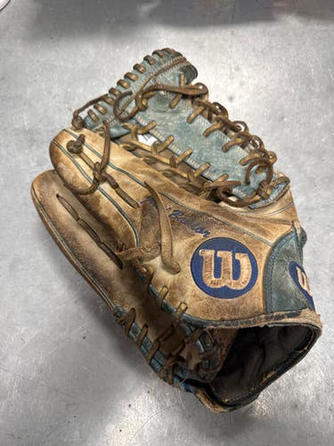 Used Wilson A2000 BB/SB Glove RH Throw None 12 1/2" 11793-S000256968