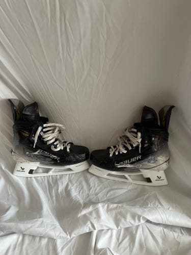 Bauer Vapor Hyperlite 8.5 fit 2 Hockey Skates with New Holders