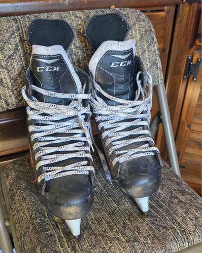 CCM RBZ Hockey Skates Regular Width 9 (Used)